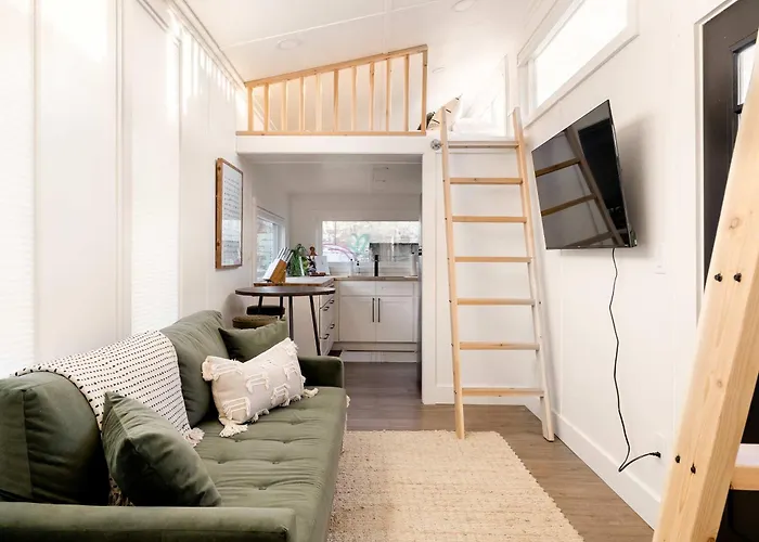Stay Portland - The Graffiti Alley Tiny House - Food, Art & Beer
