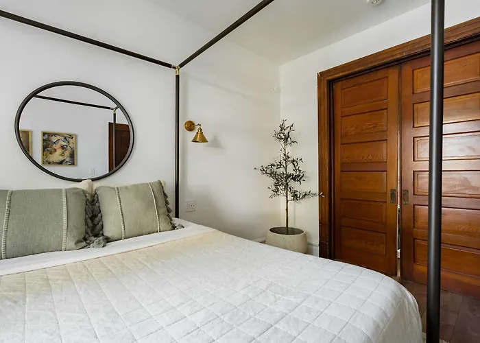 Stay Portland - The Etoile Suite - Nob Architecture & Boutiques