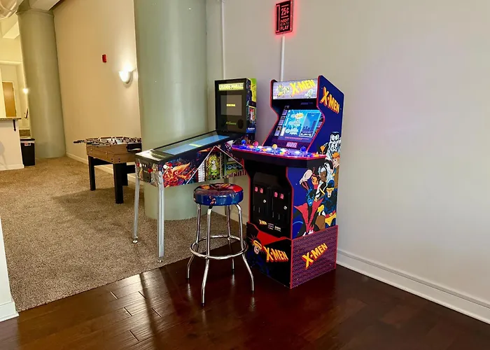 2Br Downtown Gem With Arcade Games! - Sleeps 7 - Near Convention Center - Stadium