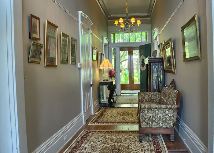 Corners Mansion Inn - A Bed And Breakfast