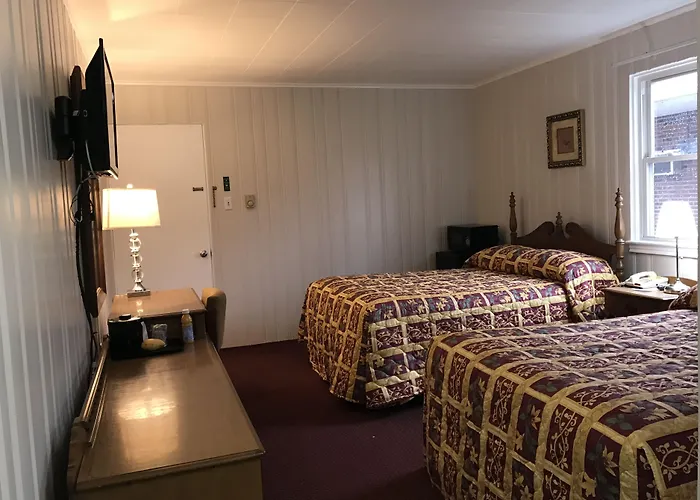 The Lancaster Motel By Oyo Ronks Near Paradise
