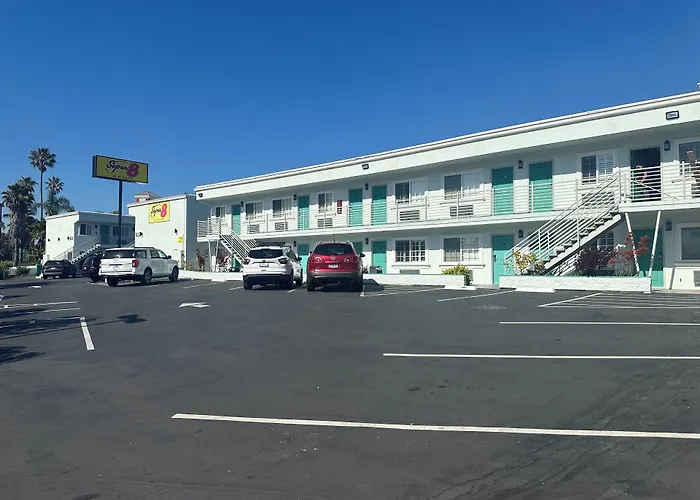 Super 8 By Wyndham Oceanside Downtown