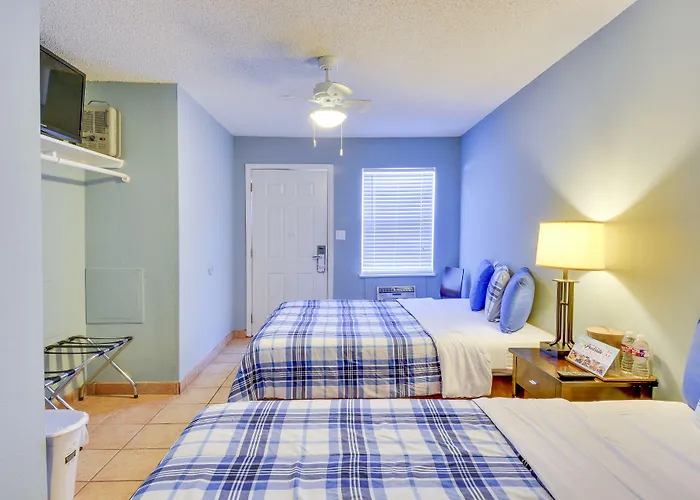 Upper Deck Hotel&Bar - Adults Only
