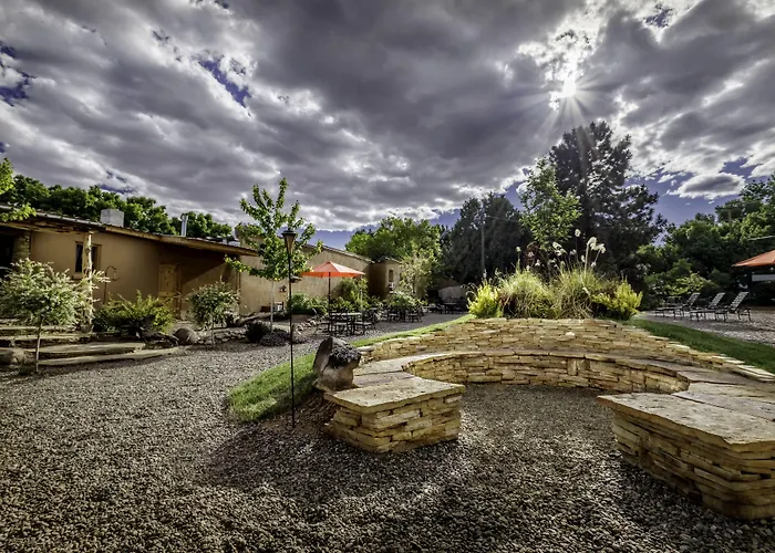 Stone Lizard Lodge