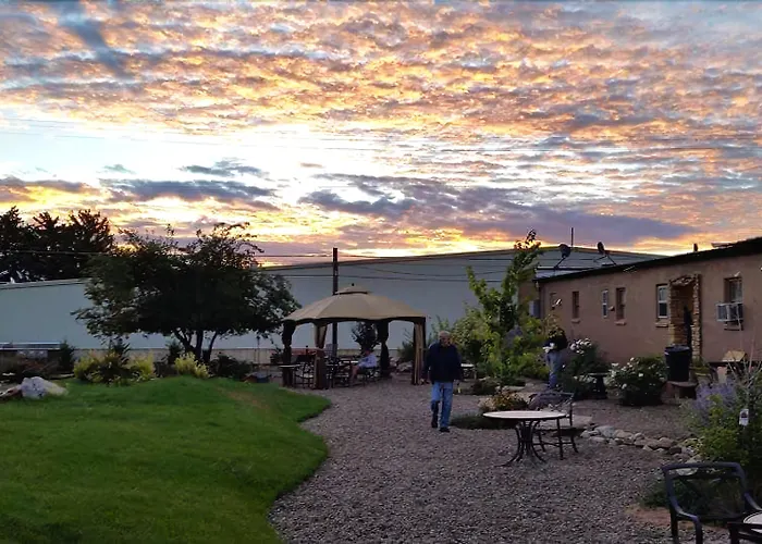 Stone Lizard Lodge