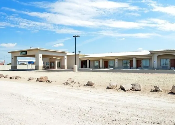 La Bonita Inn & Suites - Crane