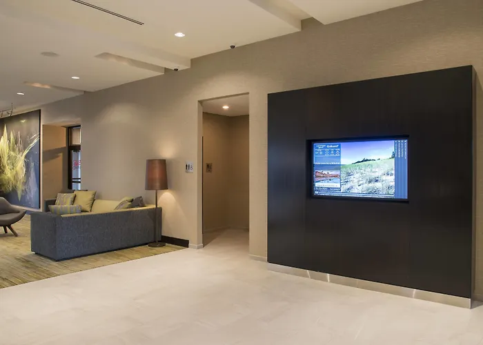 Courtyard By Marriott Holland Downtown