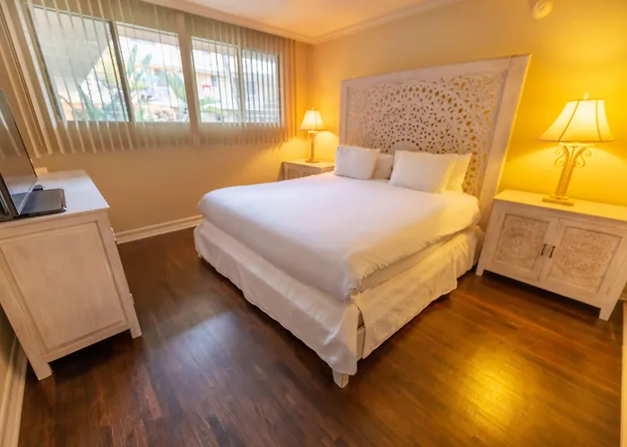 Cal Mar Hotel Suites