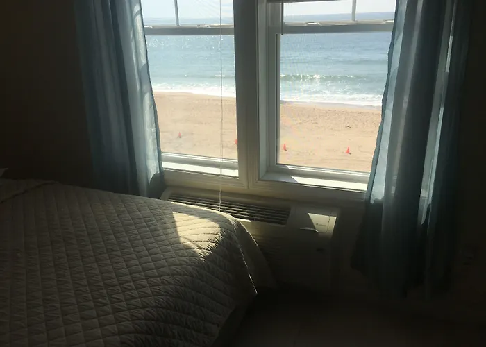 Misquamicut Beach Front Inn