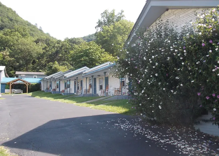 Clarketon Motel - Maggie Valley