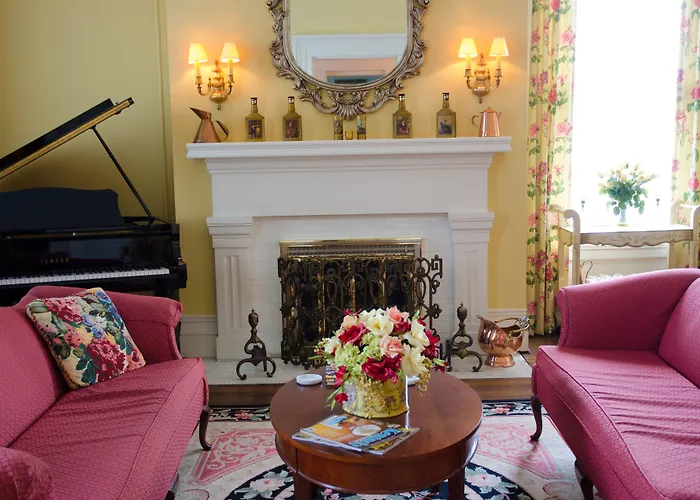 Bourbon Manor Bed & Breakfast Inn