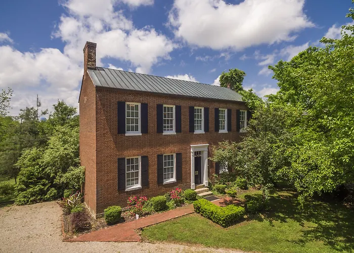 Bourbon Manor Bed & Breakfast Inn