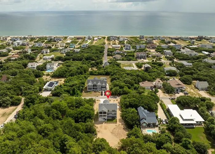 Walk To Beach: Southern Shores Retreat W/ Hot Tub