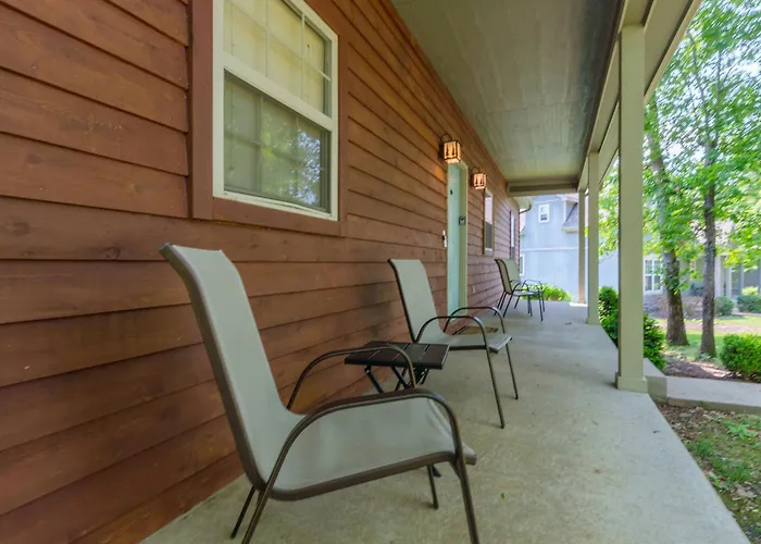 Hickory Hideaway With Communal Pool Access
