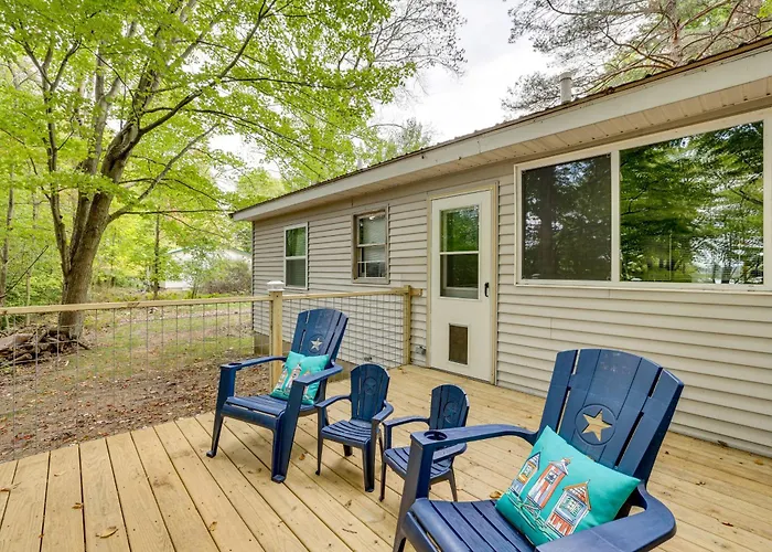 Ludington Cottage W/ Lake Views & Boat Parking