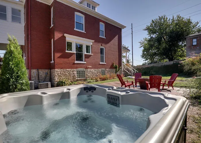 Charming Escape - Private Hot Tub!