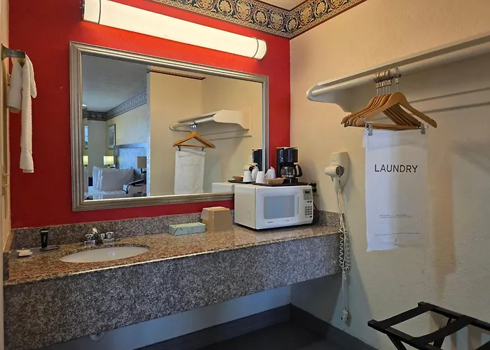 Winnie Inn Suites & Rv Park