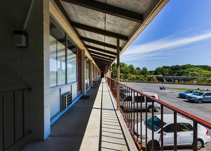 Edyn Hotel By Townhouse Wytheville Us 52