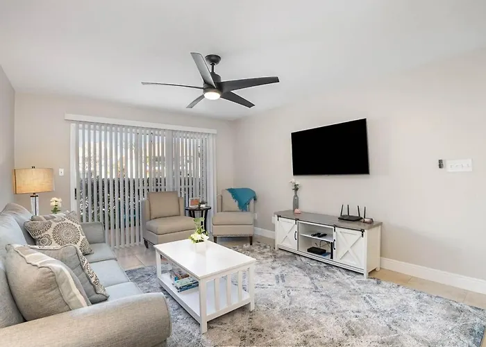 Serenity - Ground Floor Condo - Half Mile To Beach