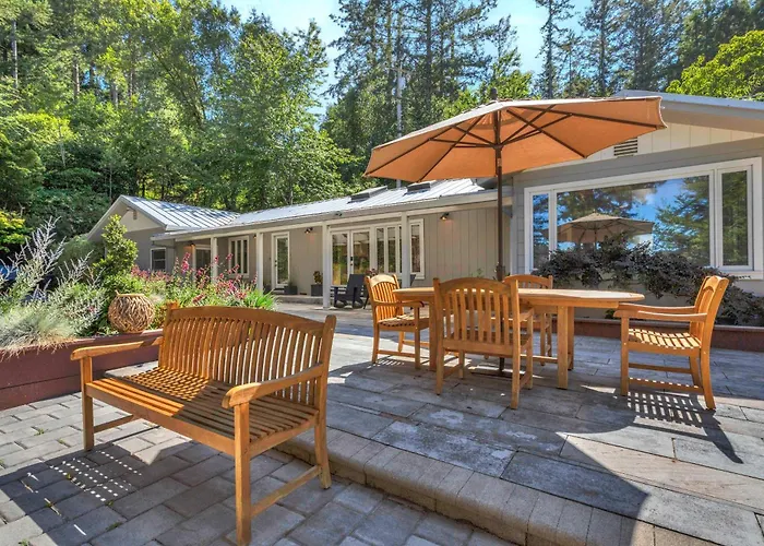 Stylish 3Br Retreat Close To Coast & Wineries