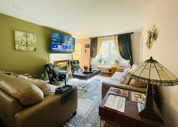 Private Estate, Walk To Princeton Downtown, 3-Bedrooms 2-Bath With Free Parking
