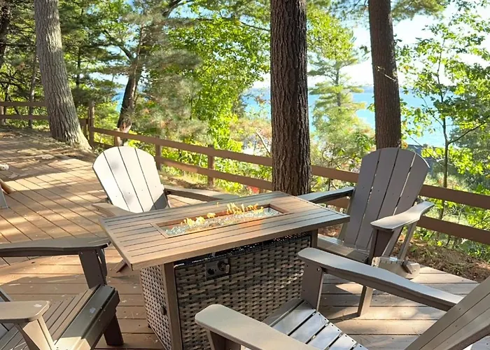 Crystal View Hideaway - Spectacular Lakeview!