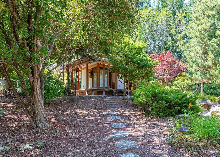 10 Acre Estate With Views Teahouse And Pickleball Court
