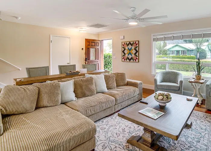 Waterfront Clear Lake Home W/ Game Room & Deck!