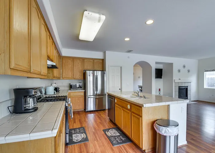 7 Mi To Lake Yosemite: Family Home W/ Fenced Yard