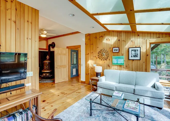 Secluded Family Getaway W/ On-Site Creek In Hawley