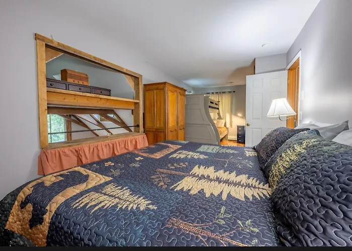 'Bearadise' Cabin W/ Hot Tub At Hidden Gem Falls!