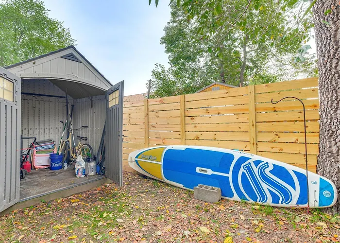 Cozy Cottage Just 2 Blocks From The River!