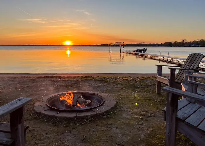Shawano Lake Cabin W/ Boat Dock!