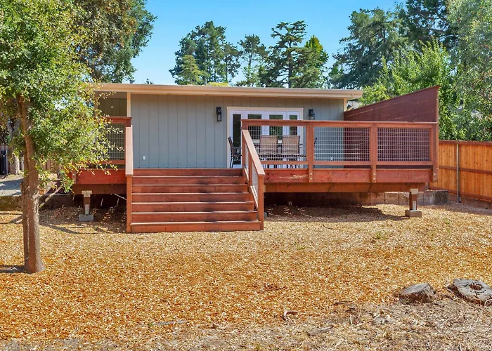 Modern Country Home Near Downtown & Bike Trail