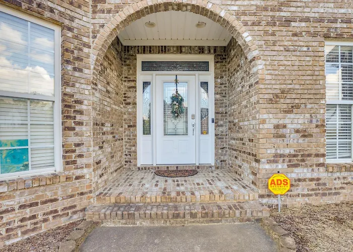 7 Mi To University Of Alabama: Family Home W/ Yard
