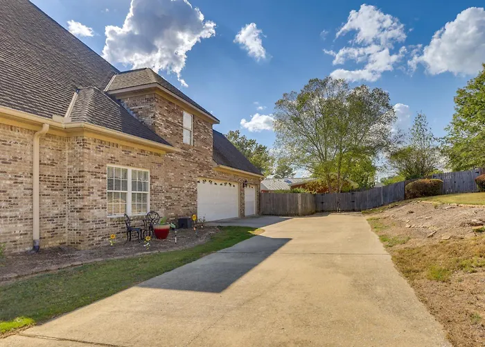 7 Mi To University Of Alabama: Family Home W/ Yard