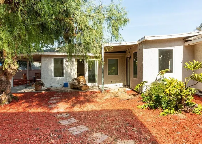 Spacious 5 Bedroom Brand New House Lax