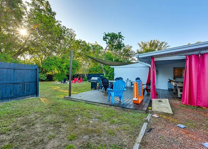 Breezy Lutz Home W/ Patio: Perfect For Long Stays