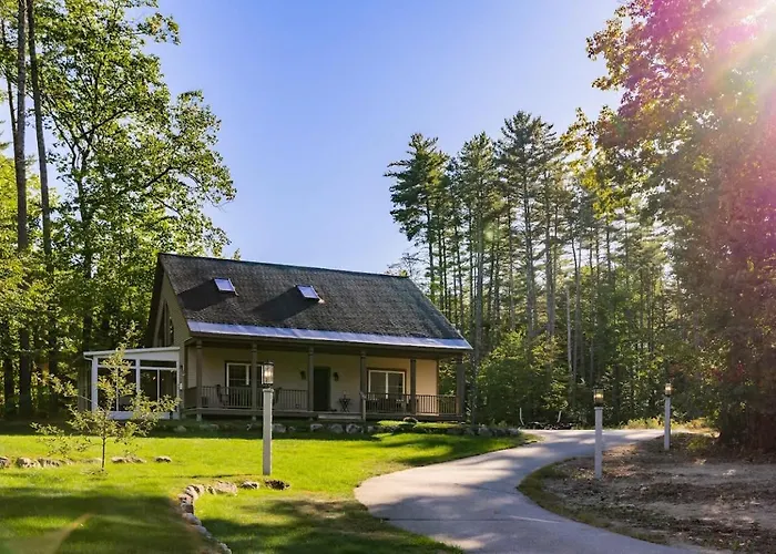 Conway Lake Charm - Beautiful Waterfront Community