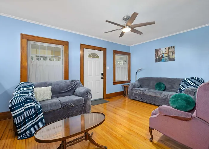 Historic 2 Bdr Across From Lakeside Park