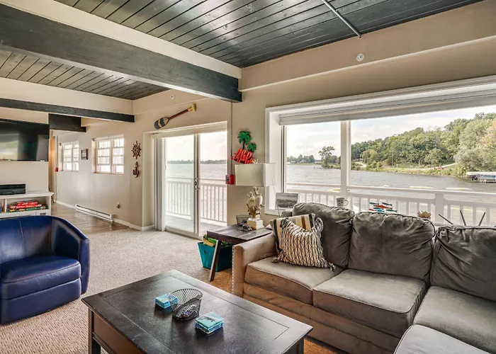 Lakefront Condo W/ Beach Access In Campbellsport!