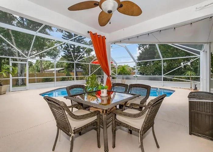 Elegant 4Br Pool Sanctuary - Ideal For Work Or Play!