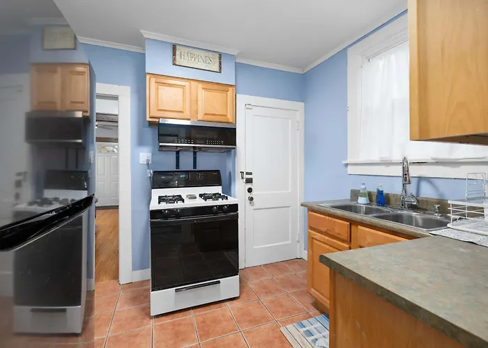 Historic 2 Bdr Across From Lakeside Park