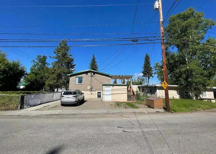 Moose 2 Bedroom Lower, Close To Downtown