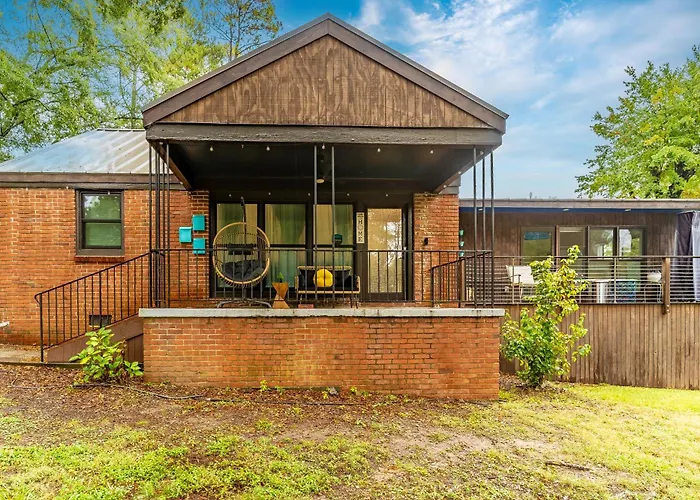 Special Offer! Cozy Luxe 2Br Getaway, Sleeps 4, Ideal For Business Travelers, Couples, Families, Near Dt Raleigh
