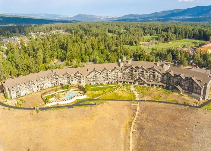 4070 Wilderness Retreat With Modern Amenities!
