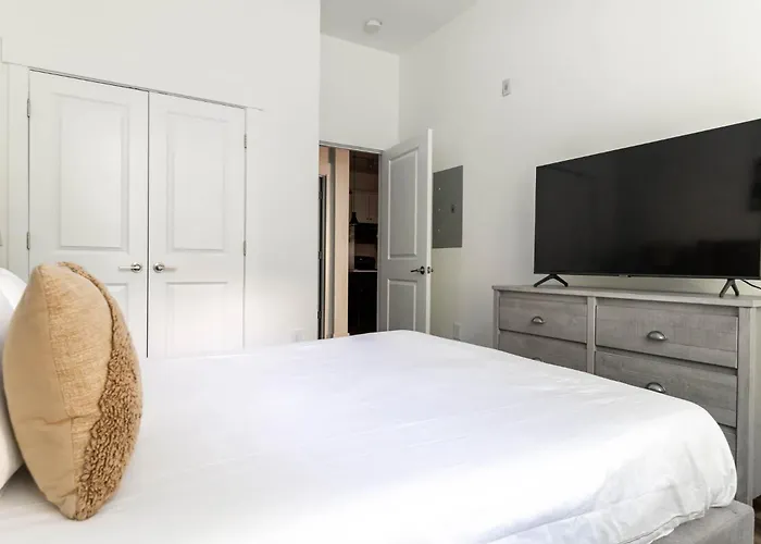 Landing Beautiful 2Bd Rooftop Lounge Gym