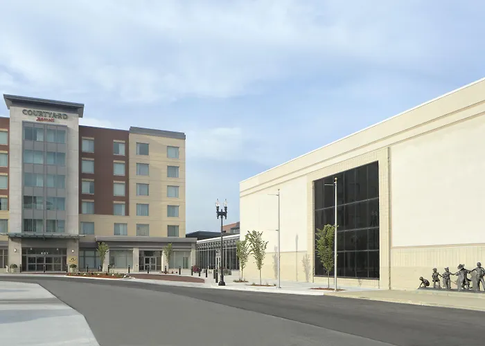 Courtyard By Marriott Muncie At Horizon Convention Center
