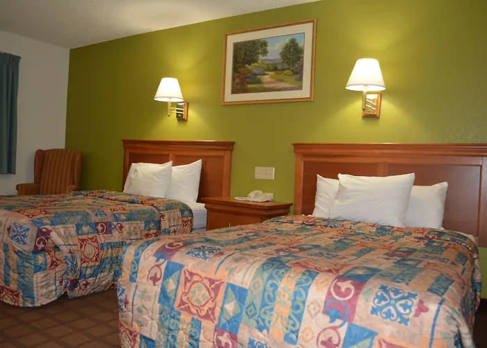 Bloomer Inn & Suites