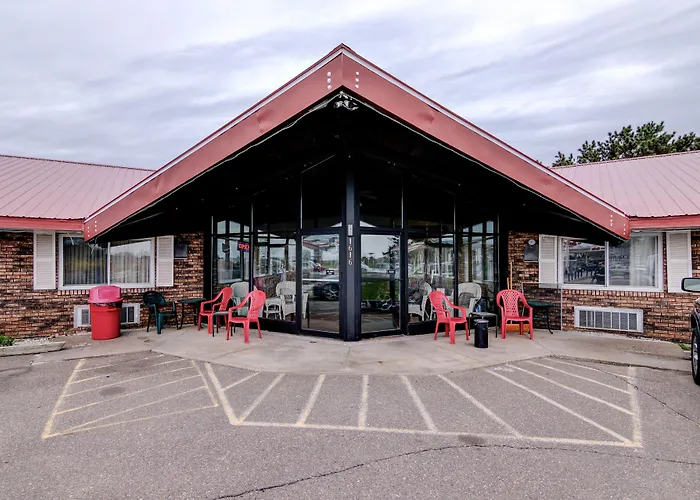 Bloomer Inn & Suites